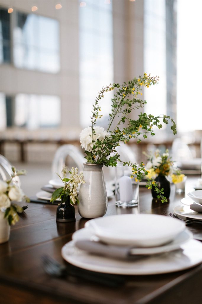 hints of yellow at orlando wedding reception