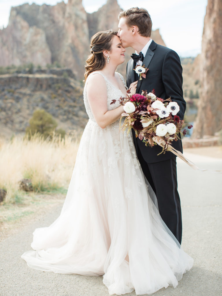 Incorporating Fall Details and Decor into an Autumn Wedding