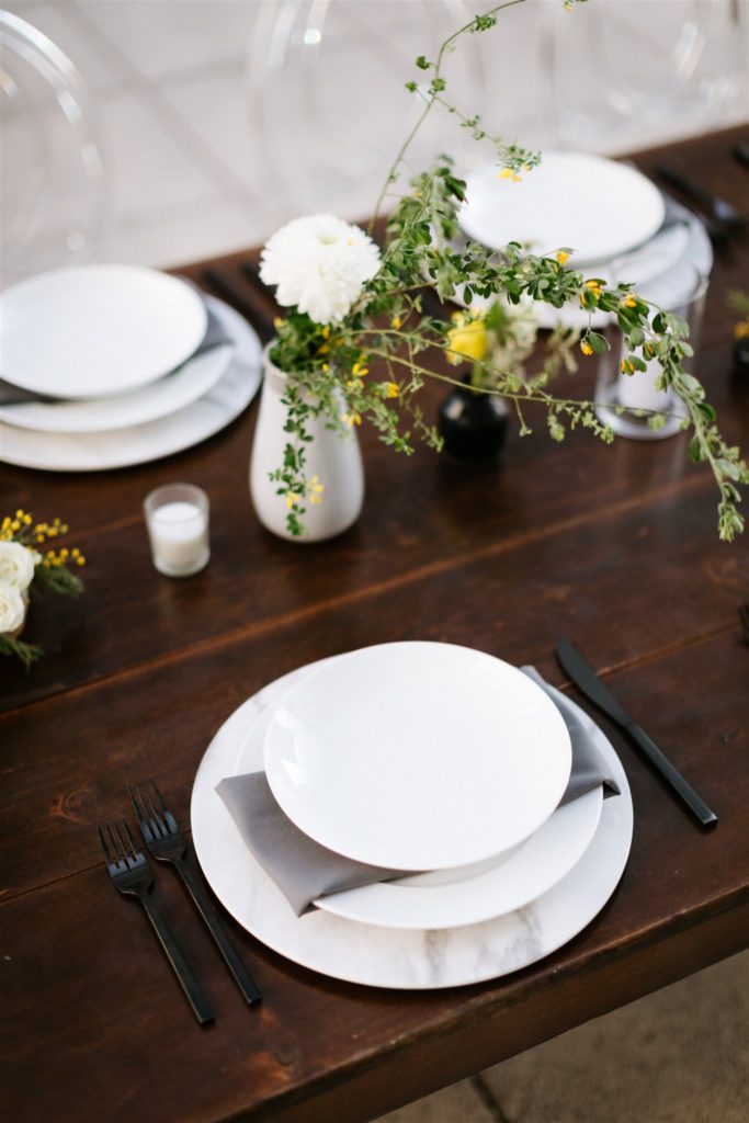 black tableware at orlando wedding